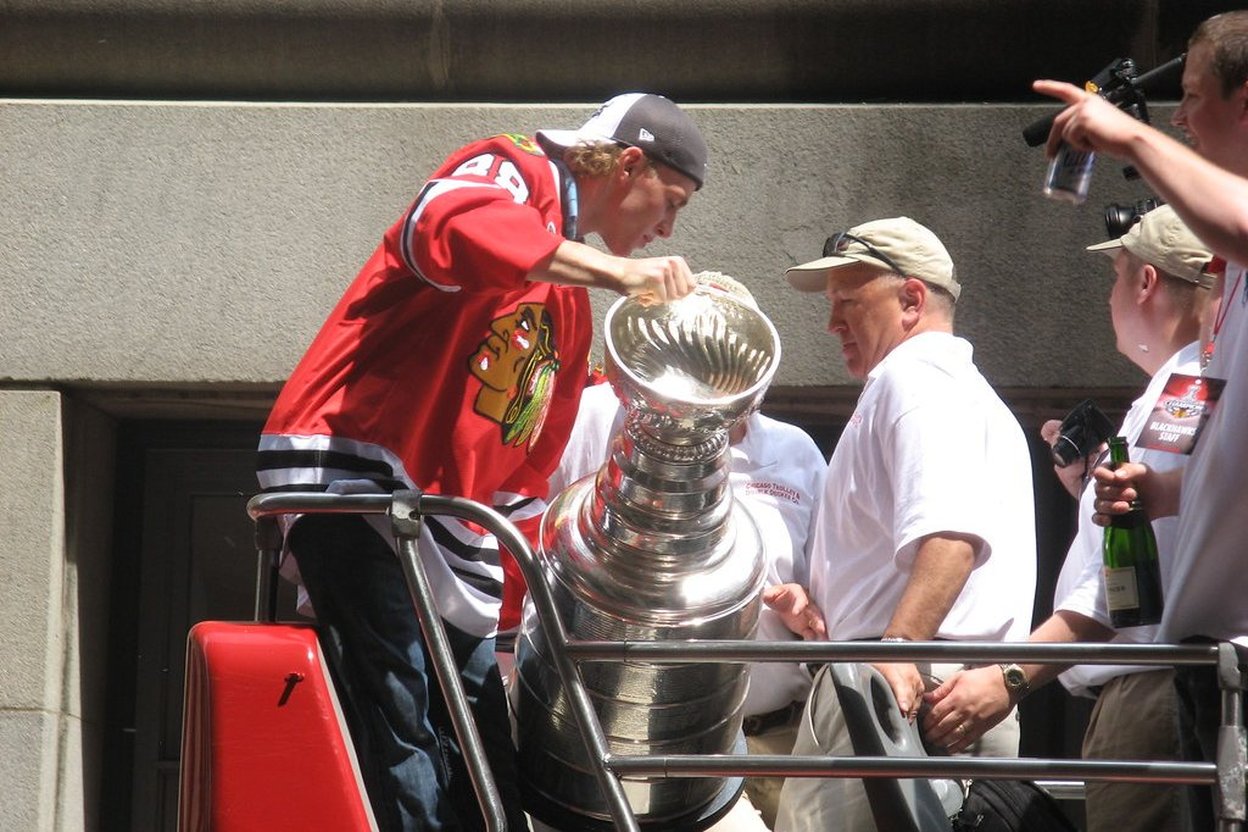 Patrick Kane skating at the United Center in a Blackhawks jersey as fans give him a standing ovation.