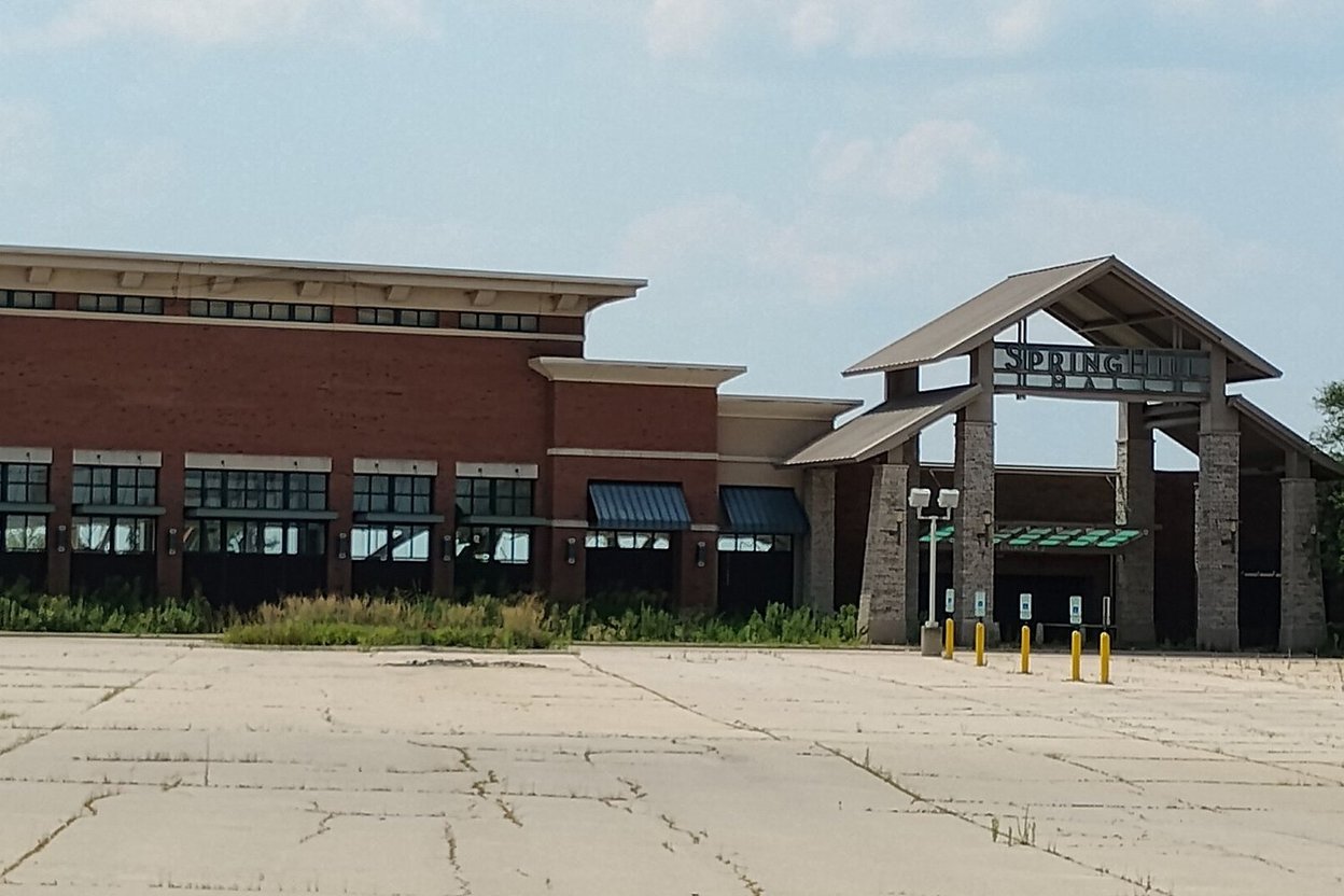 The entrance to Spring Hill Mall in West Dundee