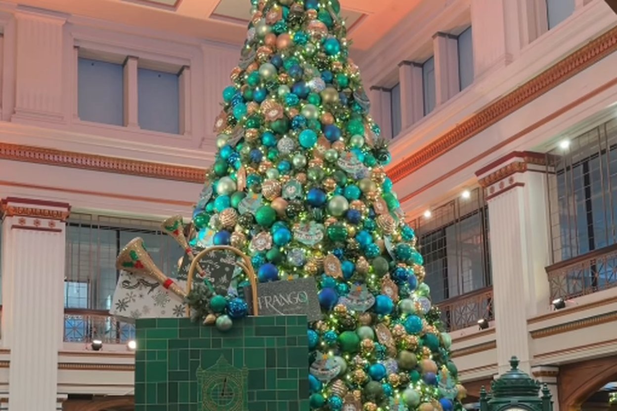 The Great Tree in the Walnut Room restaurant decorated for Christmas